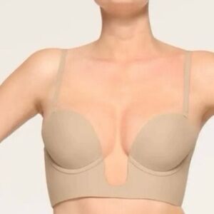 SKIMS Deep Plunge Shapewear Bra, Size XXSMALL 
NWOT